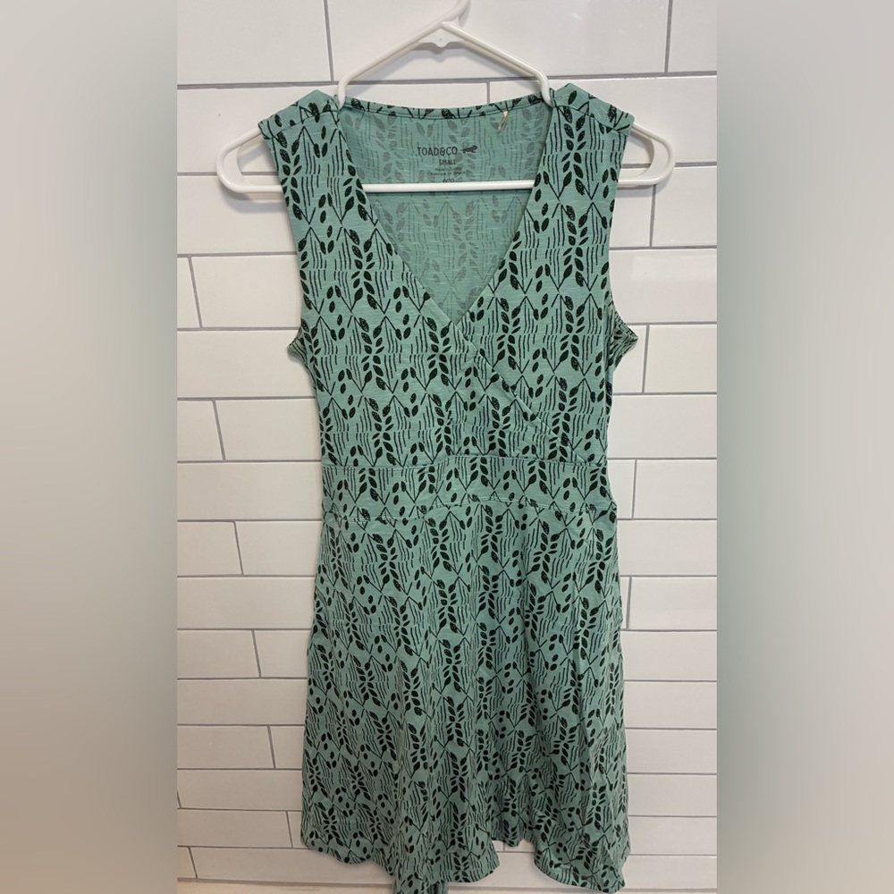 Toad&Co Cue Wrap Sleeveless Dress - green leaf print